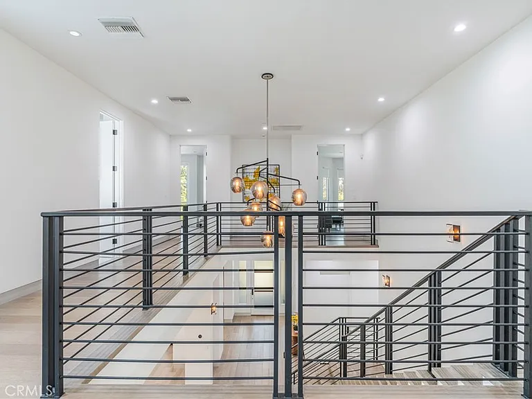 4435 Camellia — Photo 25