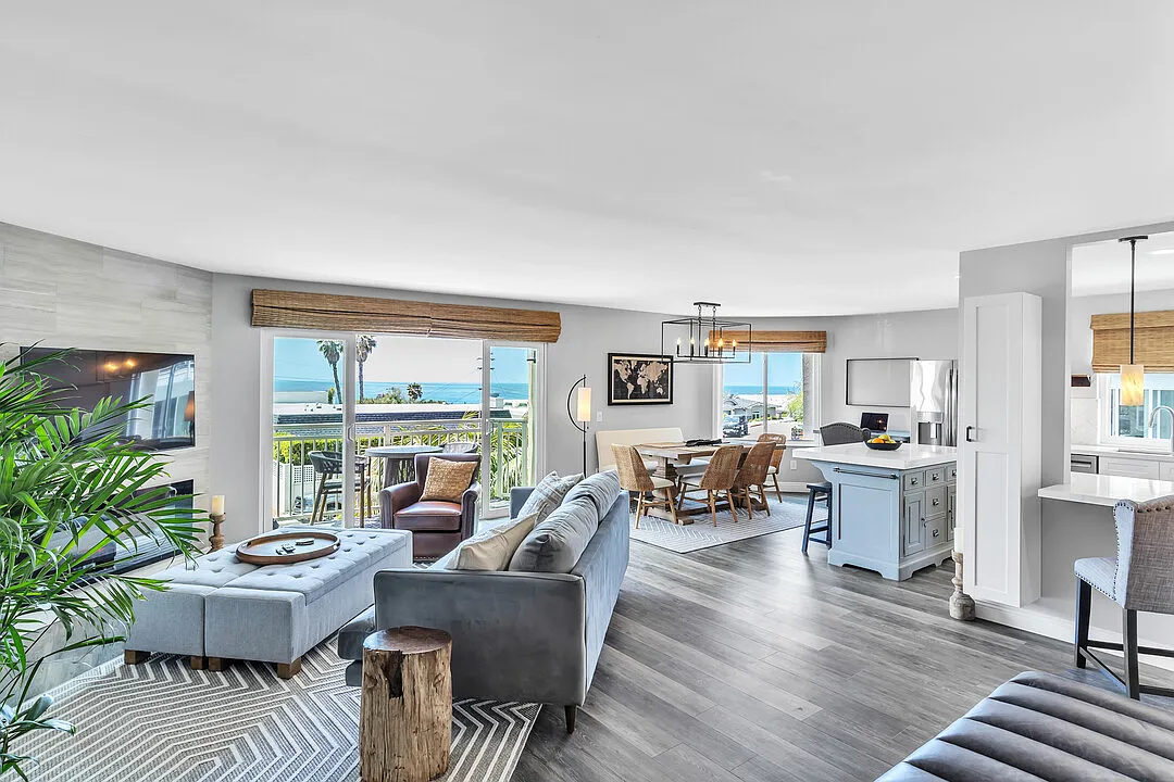 5366 La Jolla Blvd — Photo 1
