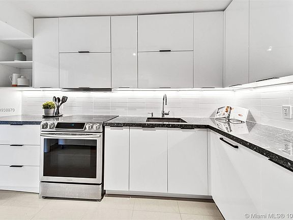 5th image of 600 Biltmore Way APT 813