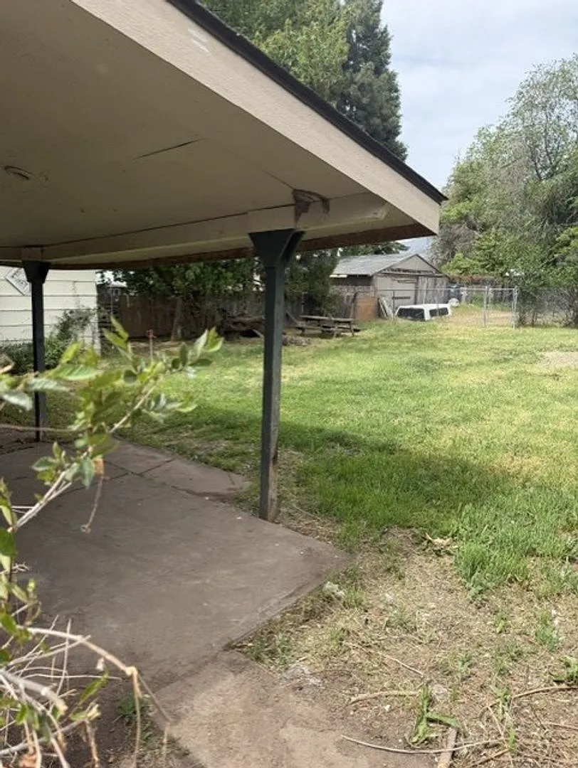 4 Bedroom 1 Bath- Home — Photo 2