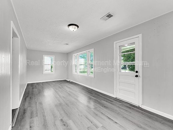 4th image of 2804 W Washita St