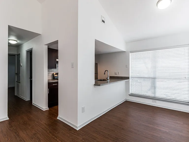 1902 Valley Hill Cir #B — Photo 6