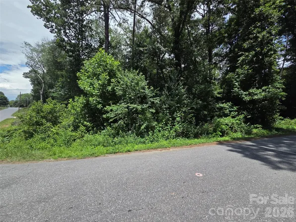2320 Evans St SW, Lenoir, NC 28645