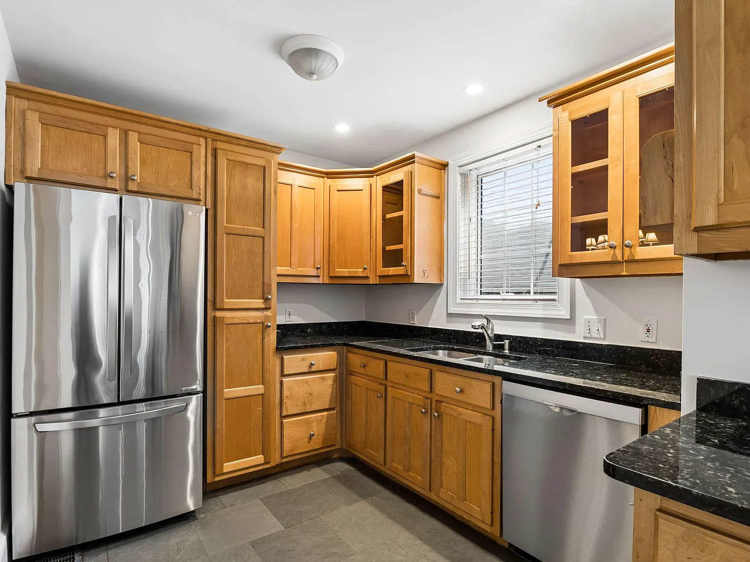 3 bed, 2143 sqft, $5,000 — Photo 4