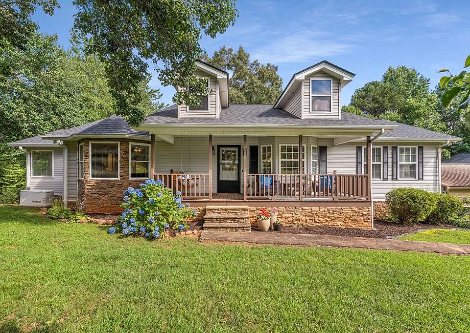 1st image of 214 Piney Woods Dr