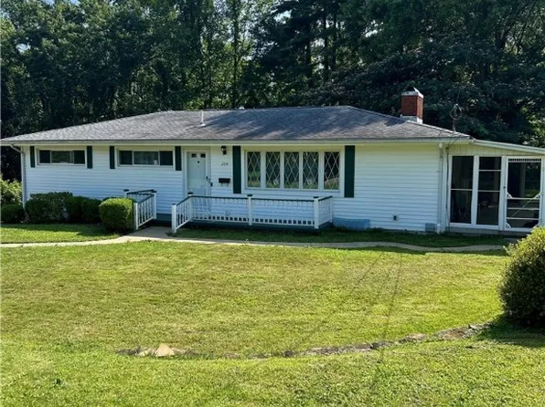 204 Coventry Rd, Marietta, OH 45750