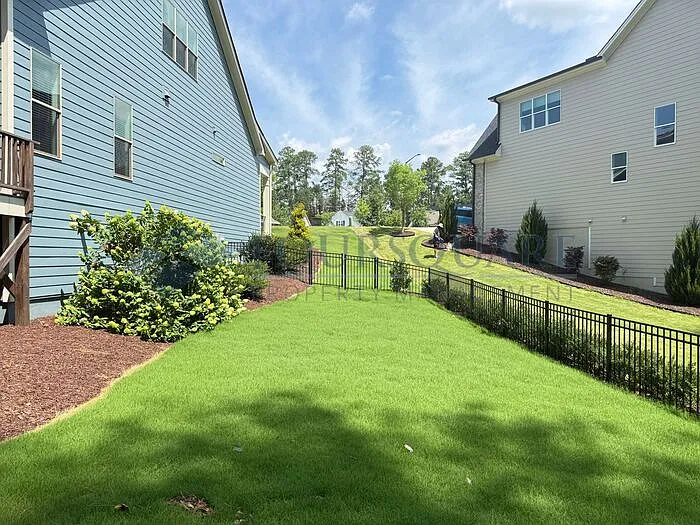 3 bed, 3.0 bath, 2444 sqft, $3,397 — Photo 4
