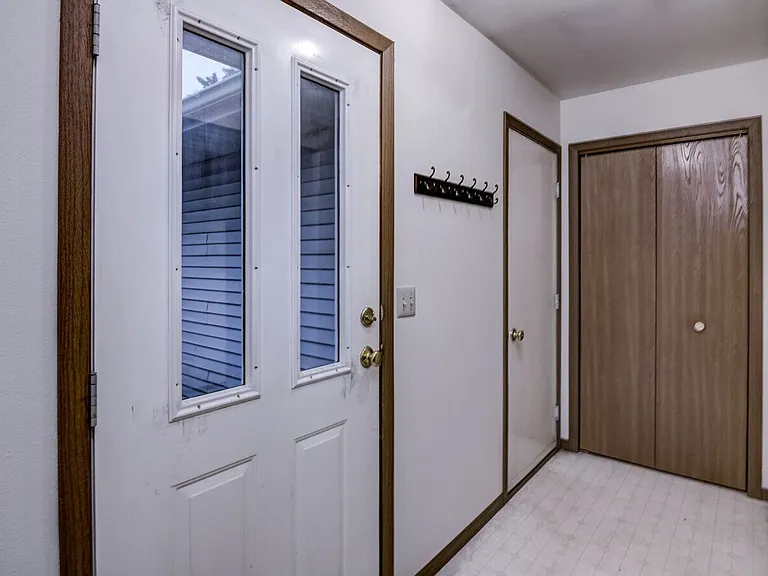 1050 W Hamilton Ave — Photo 27