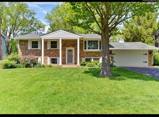 911 Longmeadow Dr, Geneva, IL 60134