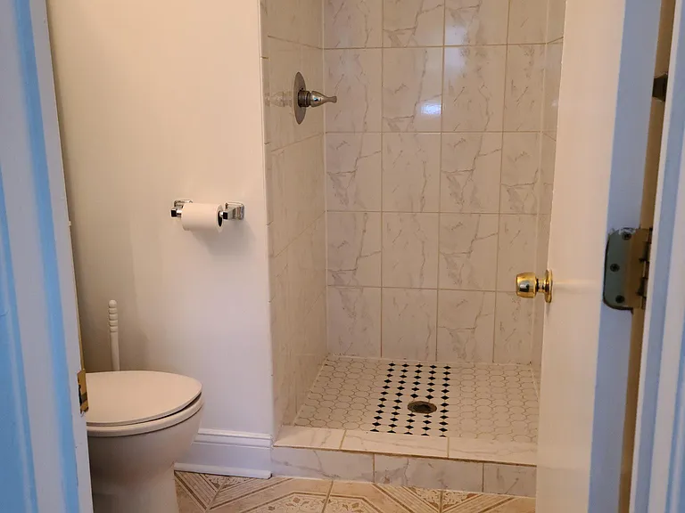 2721 Lindell St #2 — Photo 8