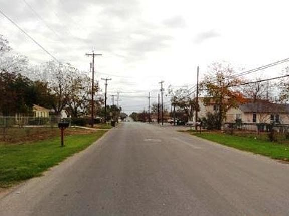3rd image of 123 W Mally Blvd