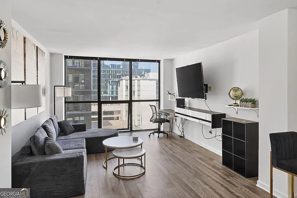 1280 W Peachtree St NW — Photo 2