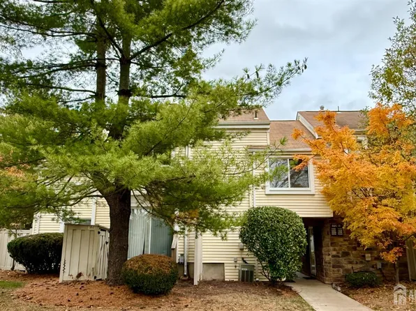 1150 Schmidt Ln, North Brunswick, NJ 08902