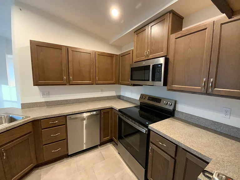2756 Amberwood Dr — Photo 5