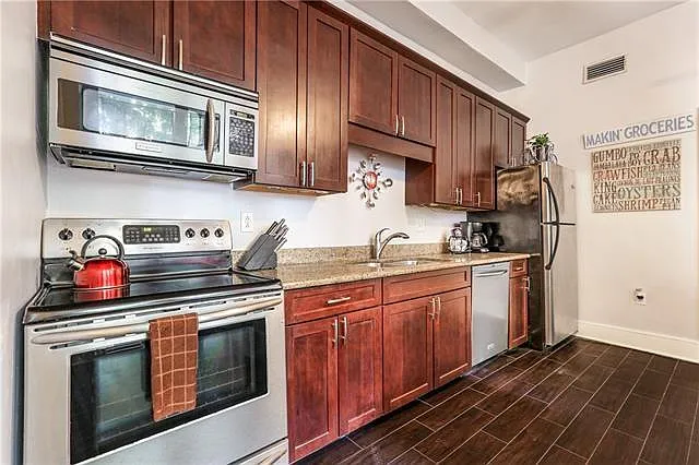 2 bed, 1.0 bath, 875 sqft, $2,300 — Photo 4