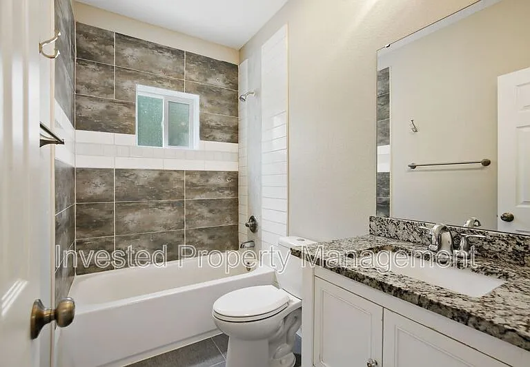 6822 Niagara St — Photo 10