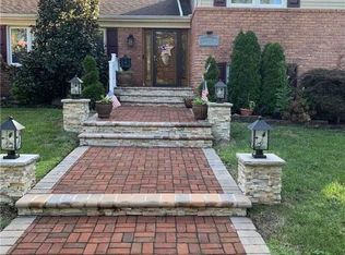 790 Salisbury Park Dr, Westbury, NY 11590