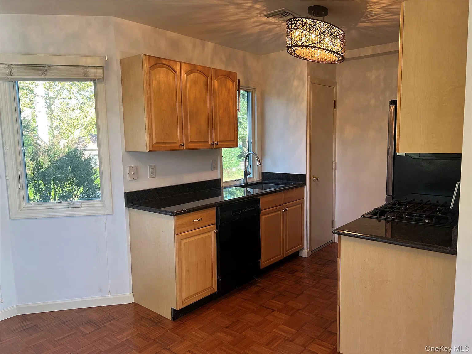 2 bed, 1.5 bath, 1000 sqft, $4,200 — Photo 2