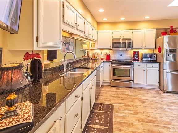4th image of 27 Martingham Ct