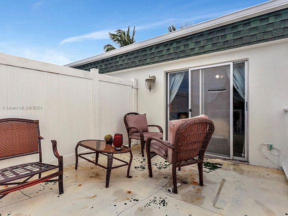 2nd image of 202 S Federal Hwy APT 1