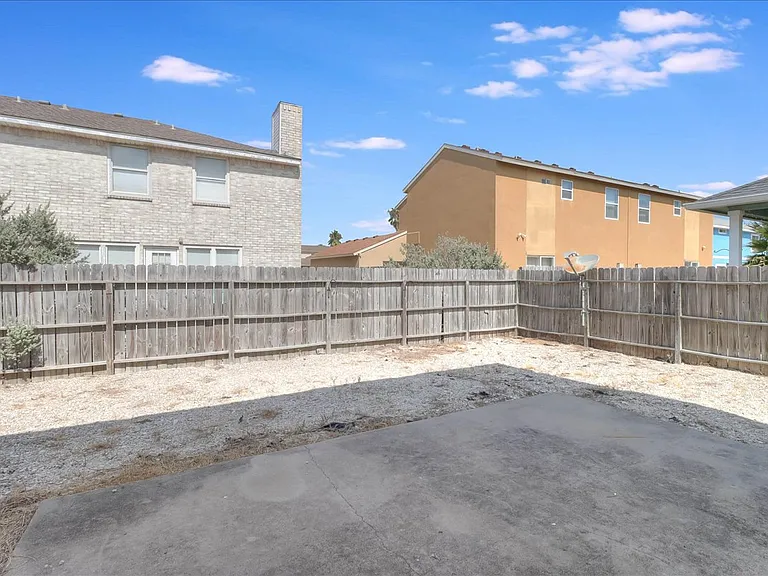 15513 Palmira Ave #B — Photo 38