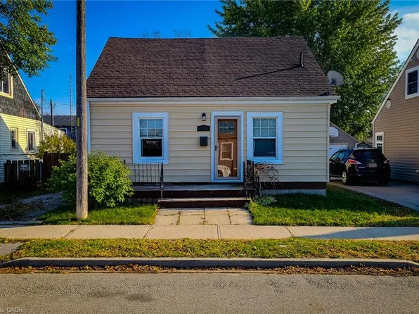 54 8th Ave, Brantford, ON N3S 1C3