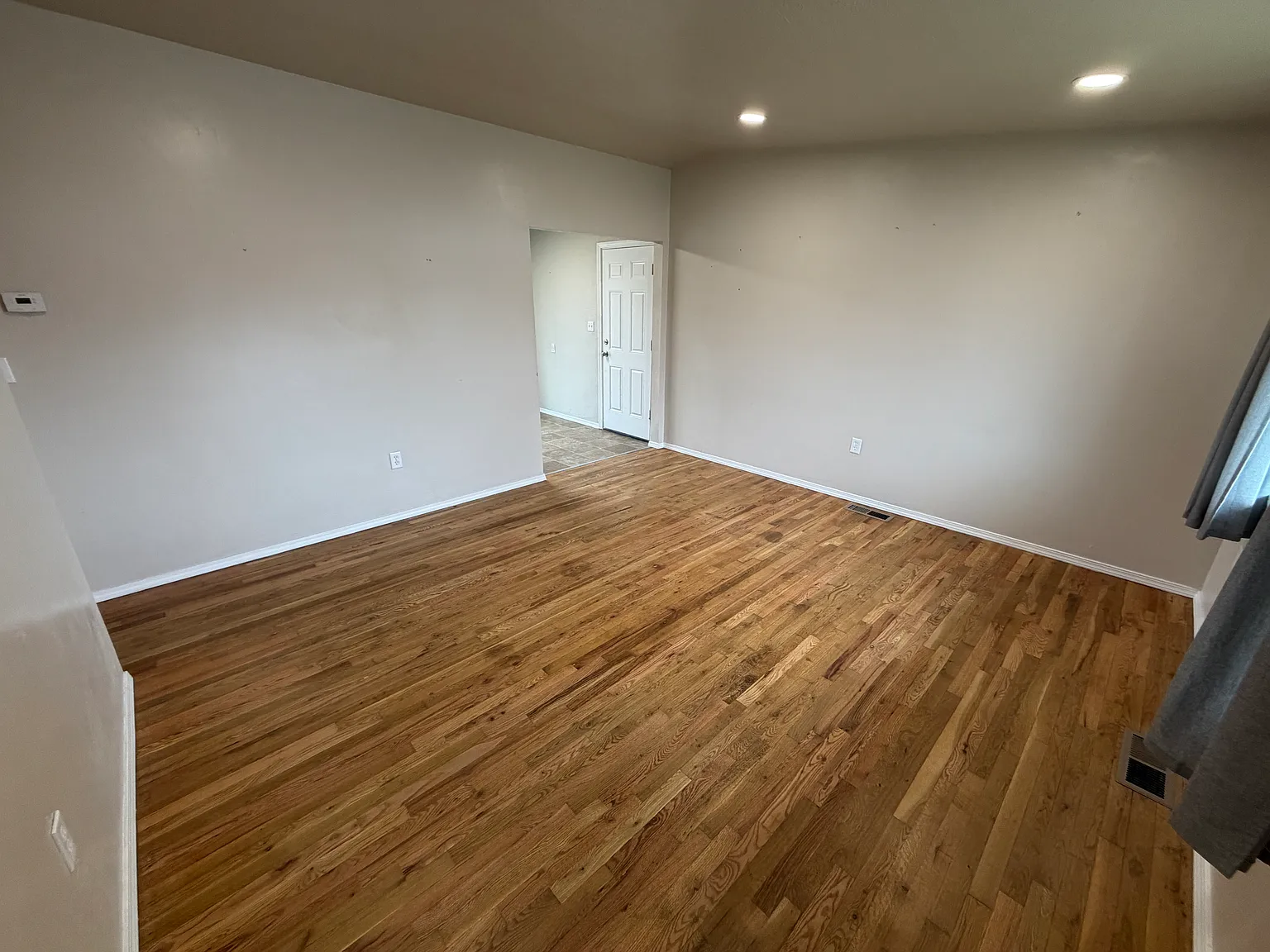 3 bed, 864 sqft, $1,700 — Photo 3