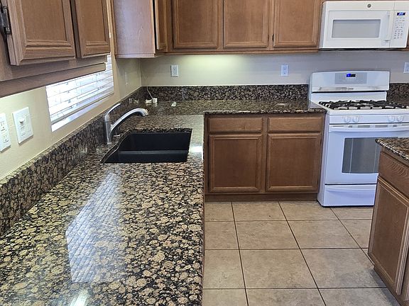 3rd image of 8225 Buchanan Ct