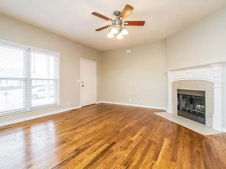 2913 Waywood Dr — Photo 2