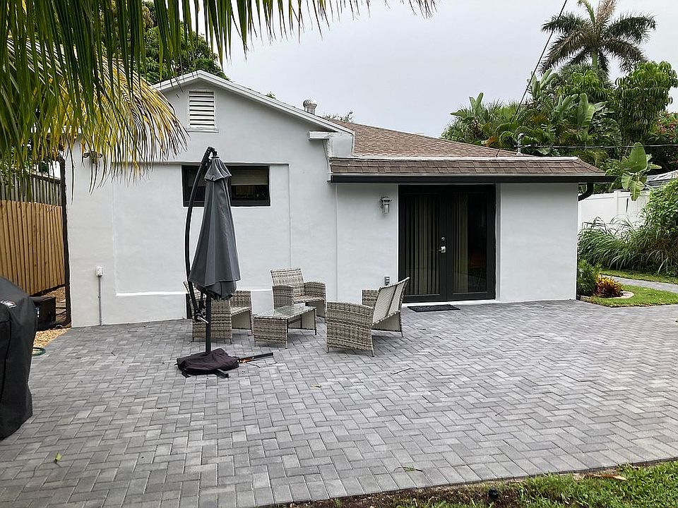 2nd image of 909 NE 7th Ave