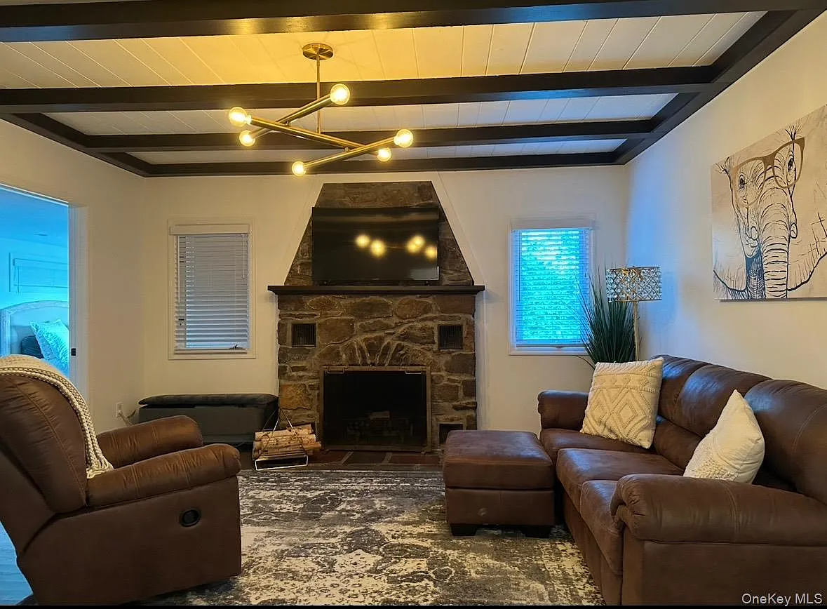 2 bed, 2.0 bath, 1574 sqft, $4,000 — Photo 3
