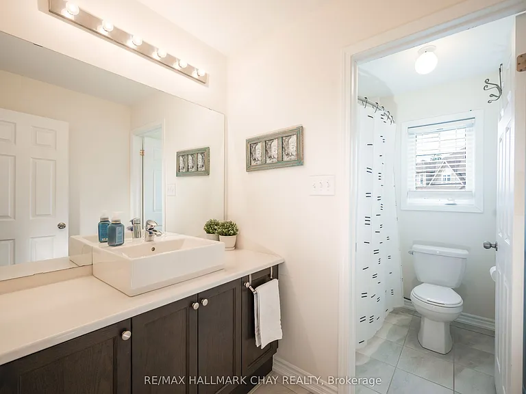 41 Masters Cres — Photo 17