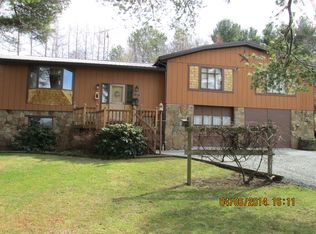 557 Valley Dr, Somerset, PA 15501