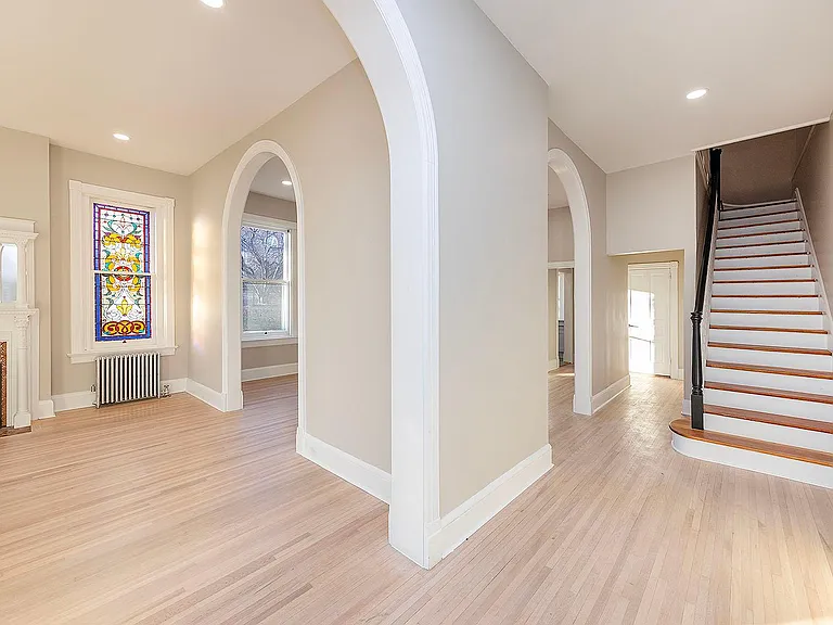 105 Washington St — Photo 7