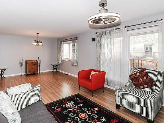 5th image of 109 W Beech Dr