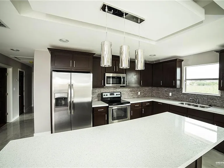 3017 S L St #B — Photo 4
