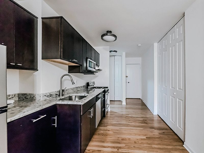 1st image of 639-55 W Grace St #655501