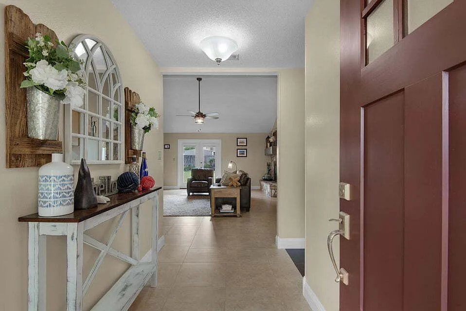 3 bed, 2.0 bath, 1677 sqft, $2,695 — Photo 4