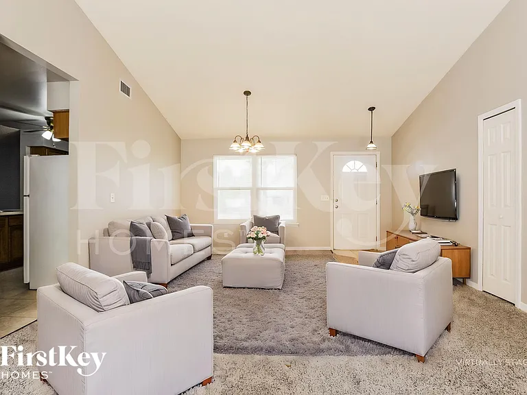 2175 Carriage Pointe Loop — Photo 4