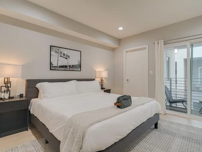 853 1/2 N McCadden Pl — Photo 10