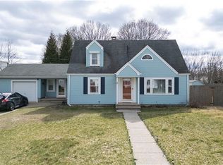 2 Baywood St, Warwick, RI 02886