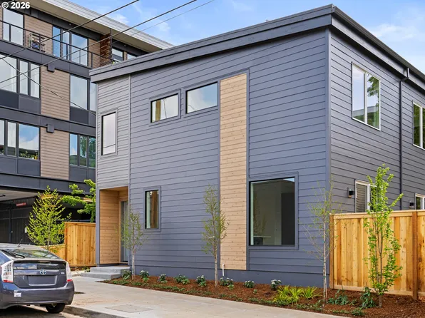 4920 SE Caruthers St #2, Portland, OR 97215