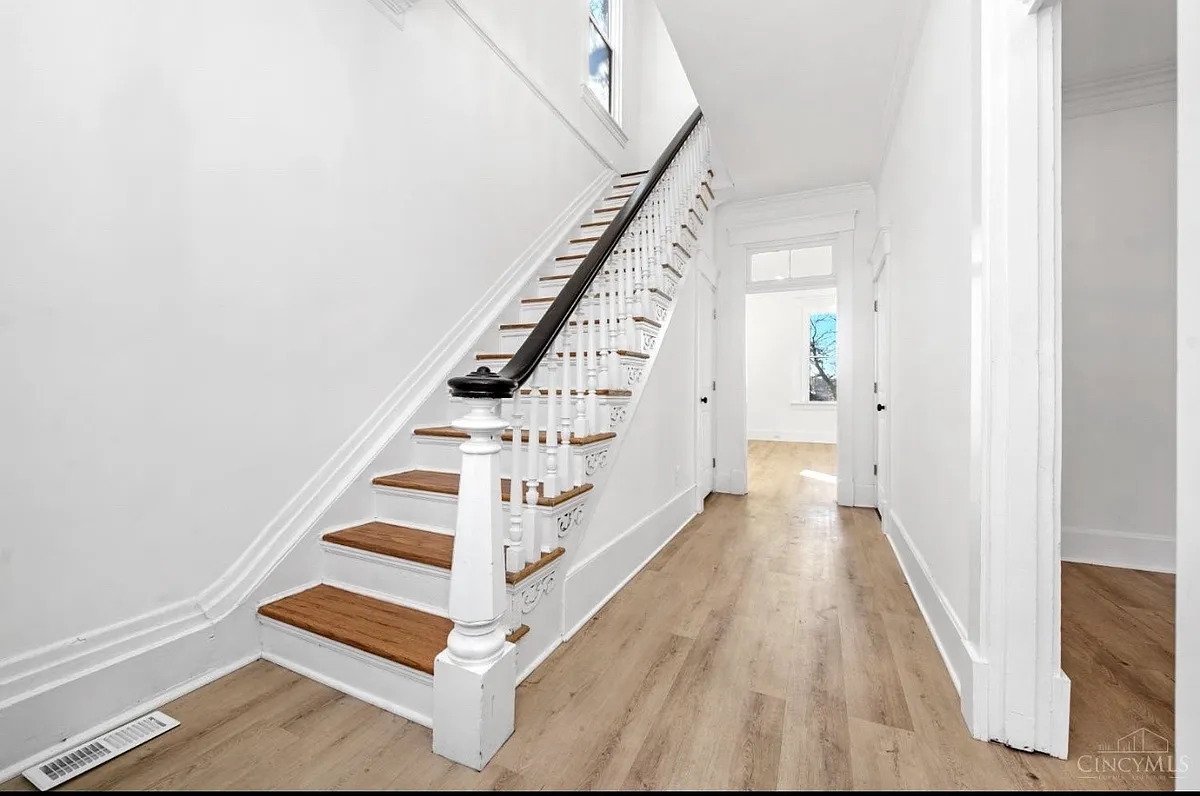 Building Photo - 2321 W McMicken Ave #1