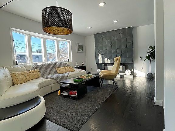 2nd image of 17 Lark Dr