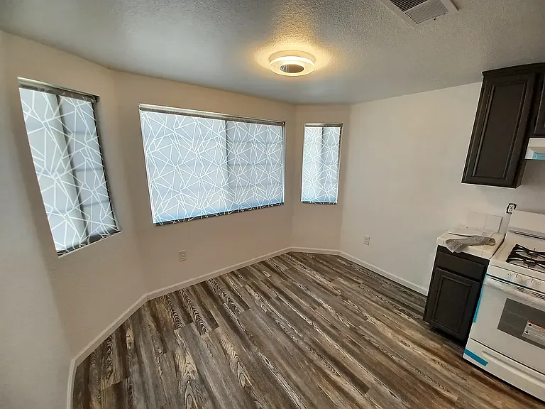 Hildale Cir — Photo 11