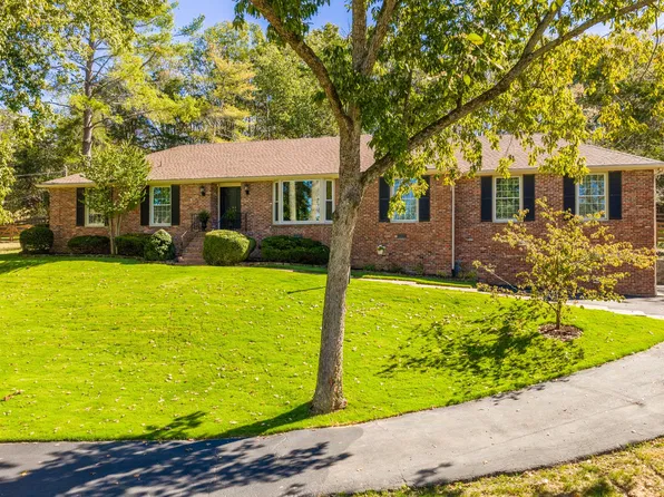 405 Horseshoe Ln, Nashville, TN 37221