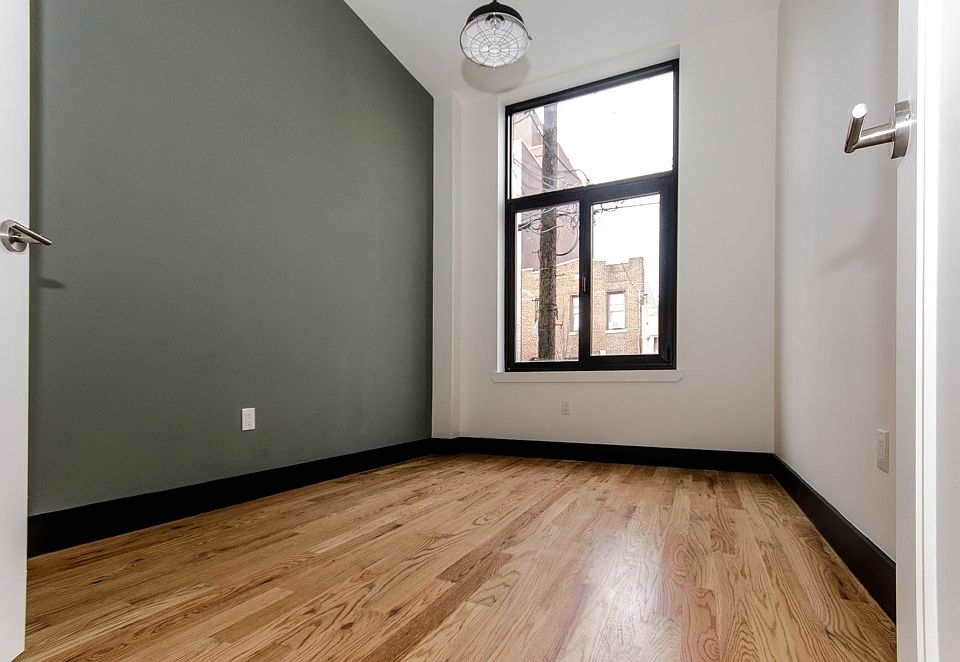 1st image of 302 Stanhope St #21
