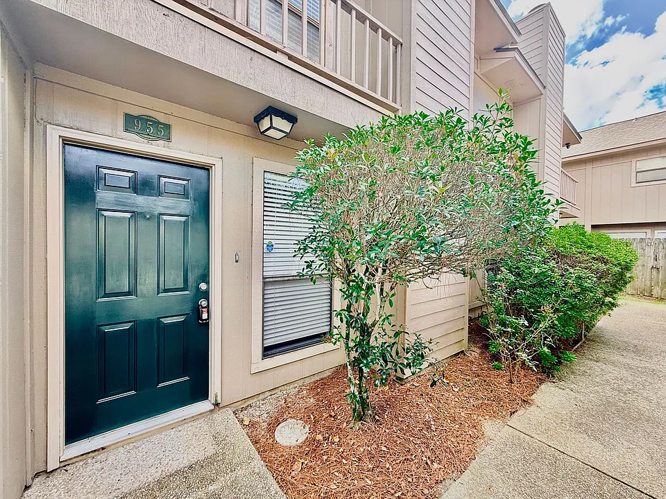 955 Ridgepoint Ct