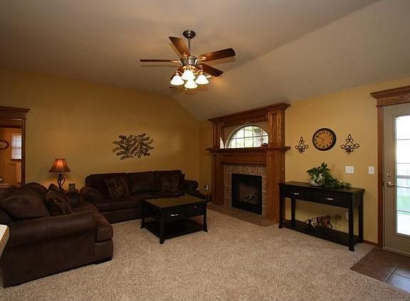 3rd image of 1138 S Silver Dr