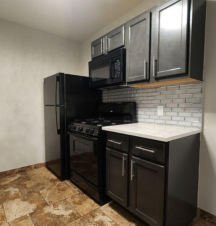 1st image of 1014 Sanford Ave #2NW